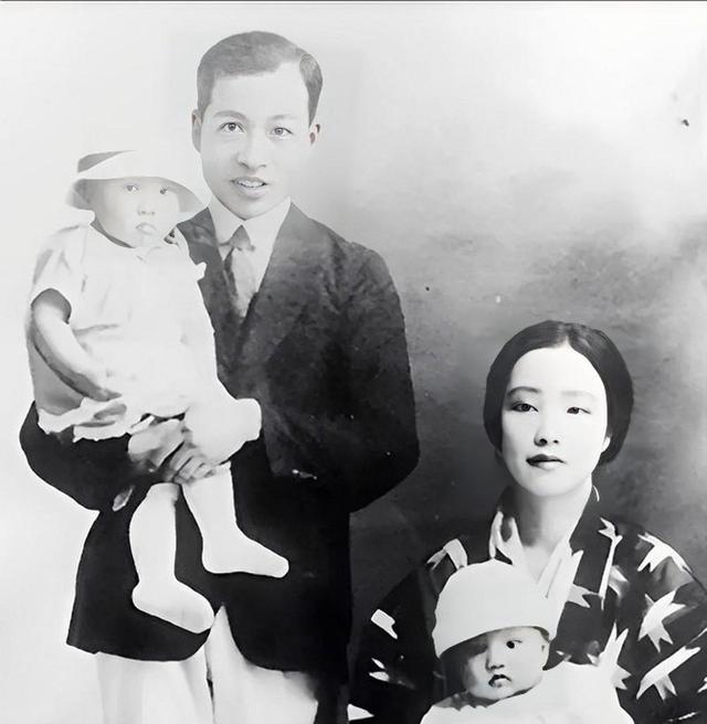 1937年，著名数学家苏步青有一回出门办事去了，他的日本妻子苏米子正在家里洗碗，