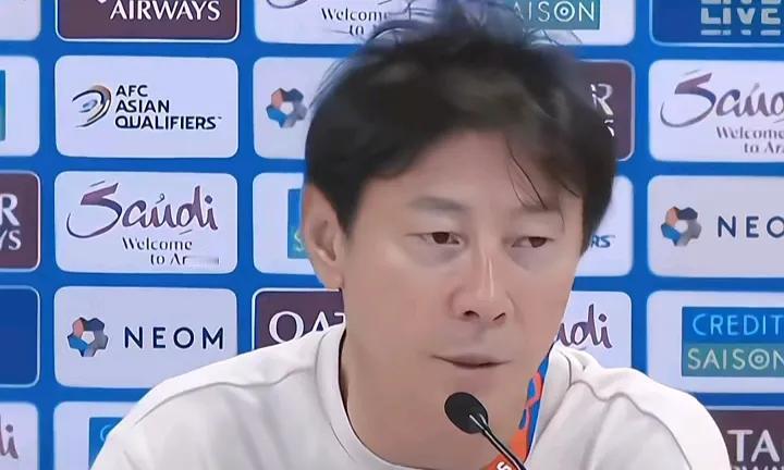 有认识的吗？他叫申台龙，韩国知名教头。伊万科维奇刚走，就有消息传出申台龙将执教