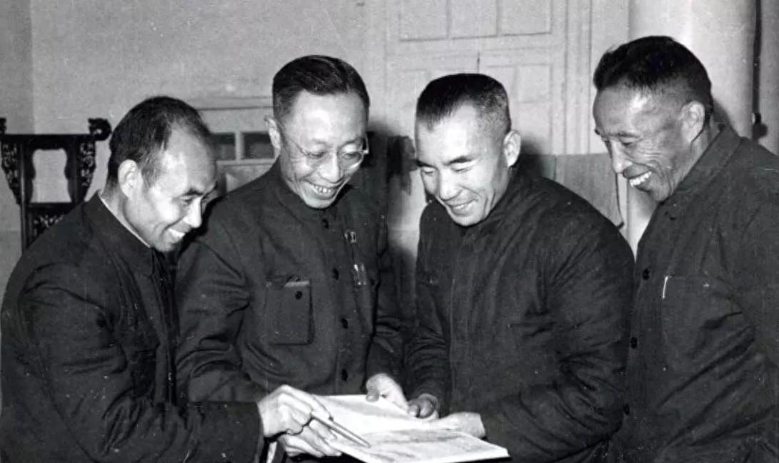 1959年，周总理接见杨伯涛时闲谈，关心地问：你的妻子现在的情况怎么样？195