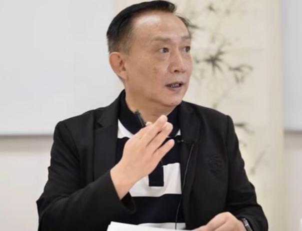 最狠的间谍，不偷你的情报，也不策反你的人；人家直接在你家里，帮你“立规矩”！