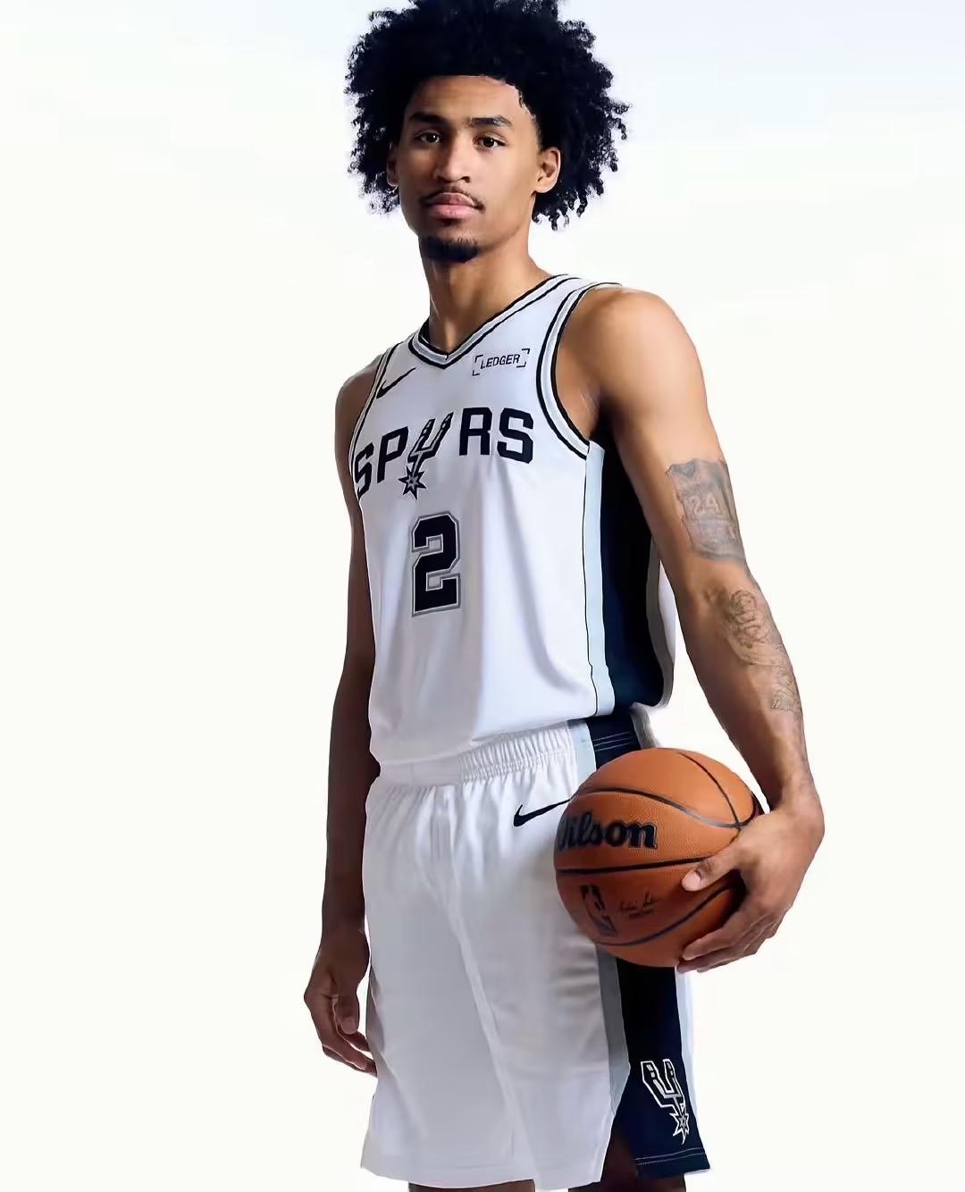 被邓肯看中的2位新秀，哈珀和奎因本赛季的表现：1、迪伦-哈珀——25届榜眼秀，