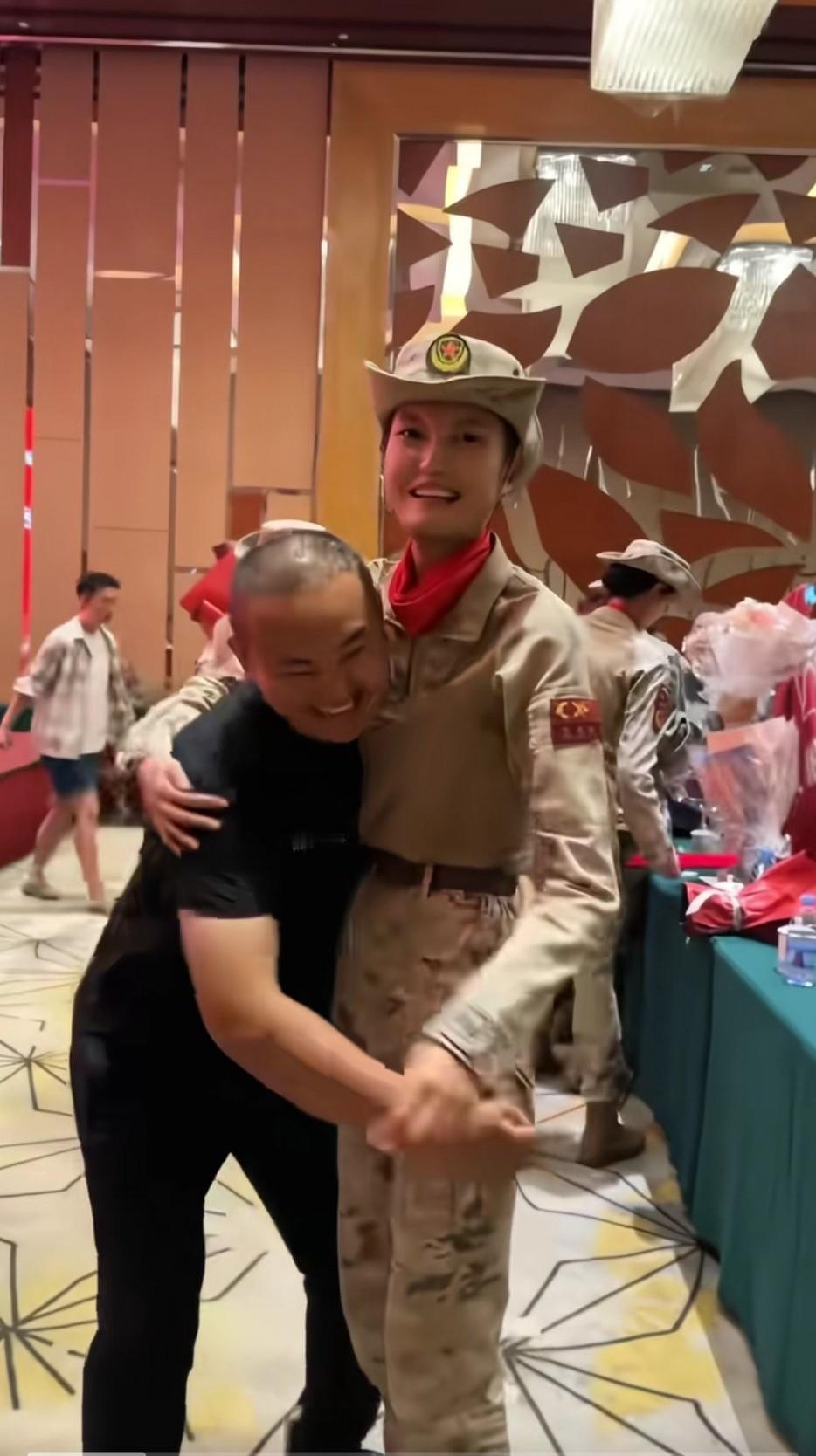 培养出这么优秀的女儿，当爸爸的该有多么荣耀和幸福呀，父爱如山，不管你多大了，在