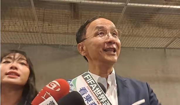 朱立伦这回是真急了，连"温良恭俭让"的面具都顾不上戴了。事情很简单——台东县
