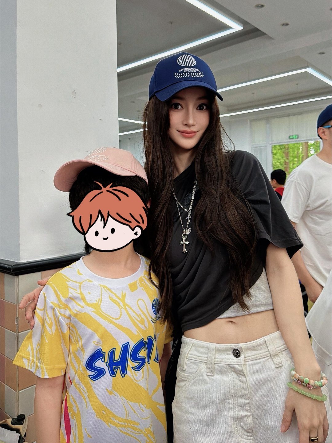angelababy⼁杨颖把蛋糕放进冰箱从此做个糕冷人((a(·"·)3)