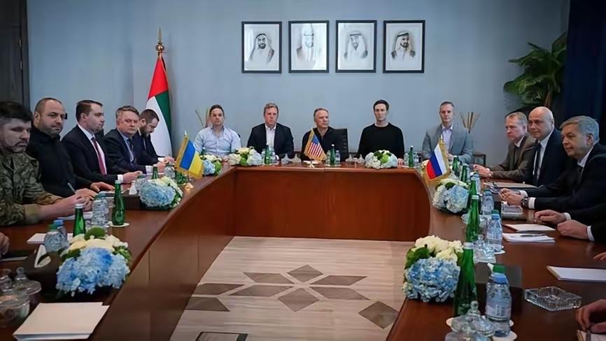 俄罗斯在谈判桌上服软了，停火的条件已经越来越低，只需要乌军撤出顿巴斯的确就可以了