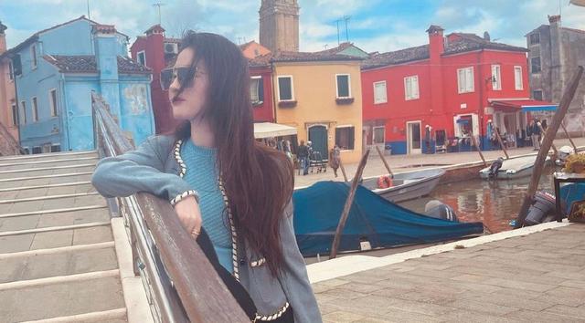 刘亦菲随拍，不仅有神颜身材比例也逆天