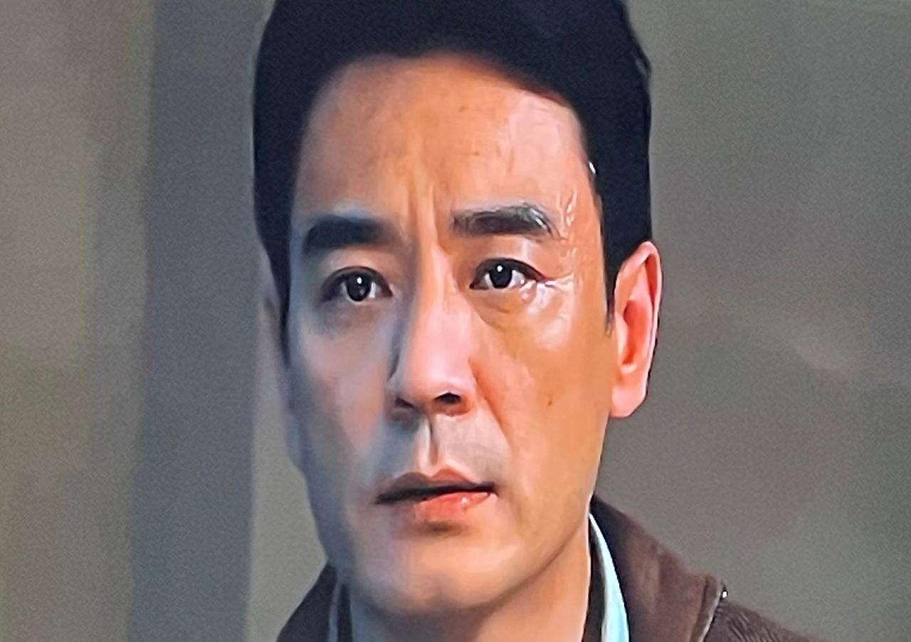 李人骏的确是最大的冤种《以法之名》中的李检，虽然不像坏人，但是他一直都在做损人不