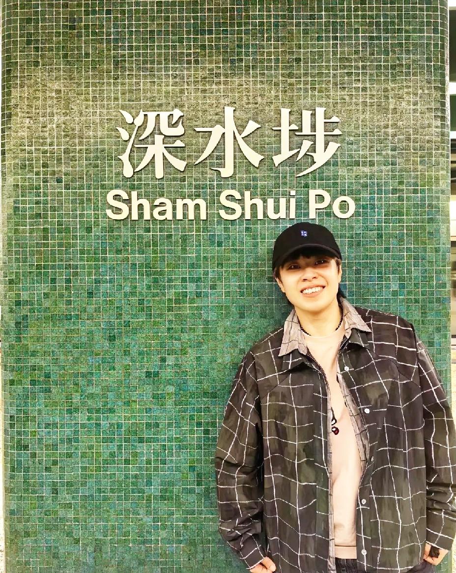 王艺迪全身上下都洋溢着港风，真是好飒好酷！王艺迪刚刚发了视频，香港总决赛