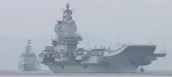 山东舰访港，为何唯独055延安舰不开放？其实原因很简单维港边上，巨舰破浪而来