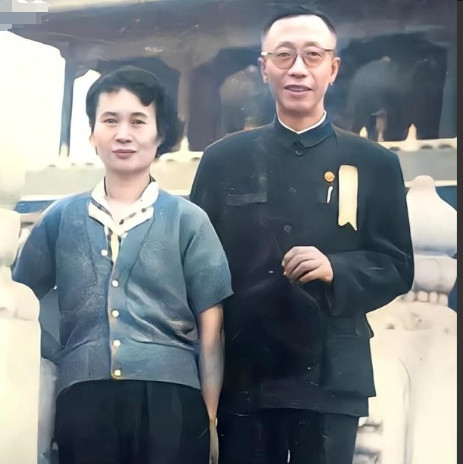 1964年，毛主席突然问道溥仪的工资，当他听到只有180元，顿时脸色大变直言：薪