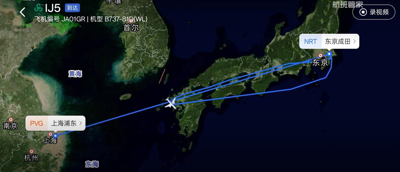 笑掉大牙了！好不容易逃离东京！却被紧急召回东京睡长椅！飞机起飞快两小时了