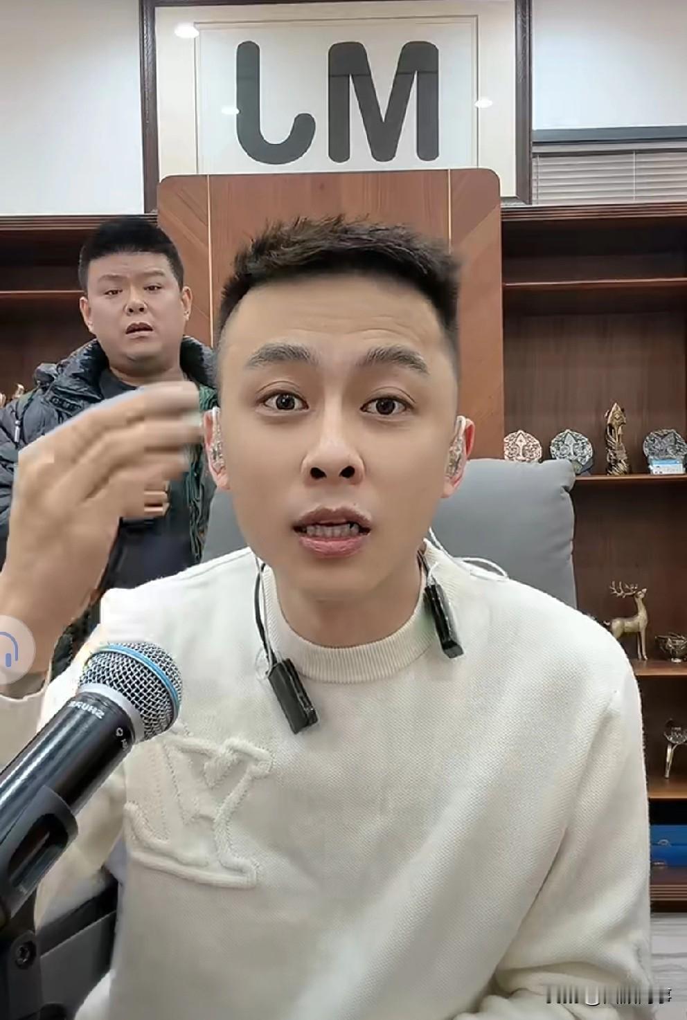 冯老三泪洒直播间讲述三年来自己苦守MJ有多不容易，洋洋洋在重症监护室自己陪了一个