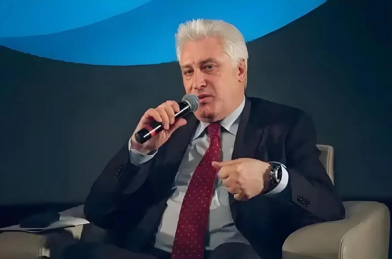 东风-21D锁住第一岛链，东风-17让现有反导系统变摆设，大连造船厂的船坞密度让