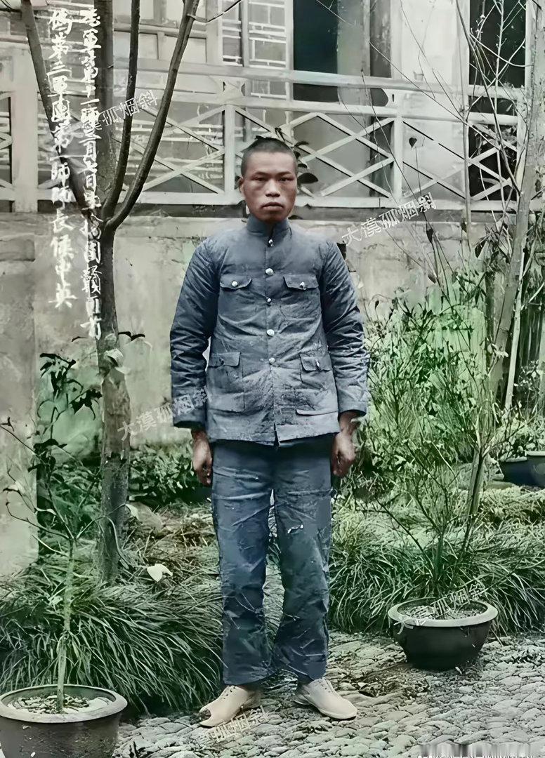 红军师长的遗照，牺牲最惨烈的红军将领照片上的军人叫侯中英，是红三军团红1师师长。
