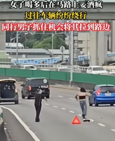 酒品即人品，这种女人真是一言难尽！女子喝得酩酊大醉，上衣脱落只剩低胸背心，径