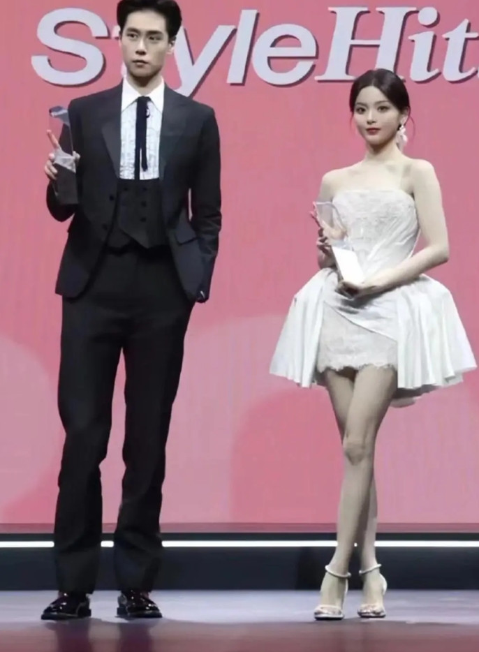 杨超越这个身高，真是让人羡慕嫉妒恨