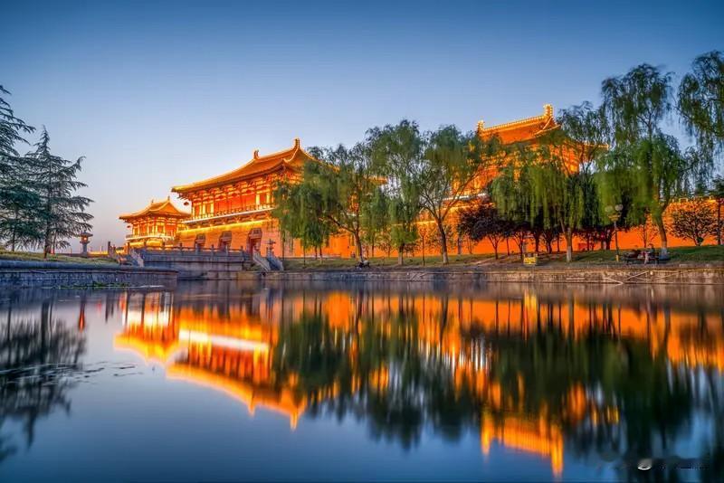 西安和洛阳谁历史更悠久这事儿,还挺有争议。西安有6000多年的建城史,1200多