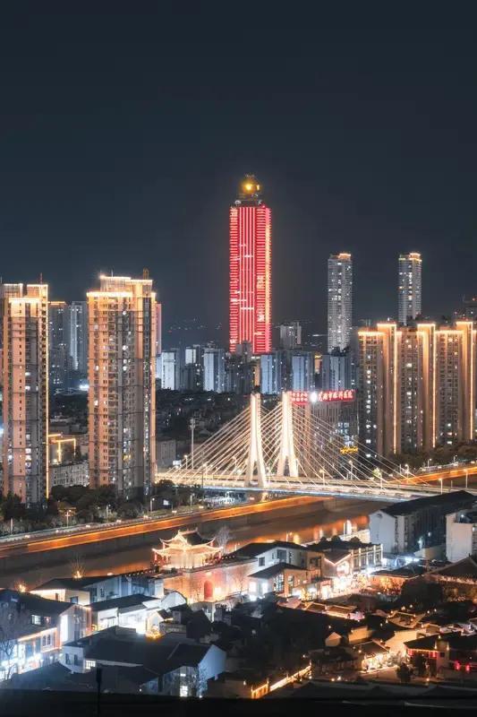 片片晚霞迎落日、断续明暗云追月、风水轮流续盛时、万丈高楼平地起、淡漠岁月