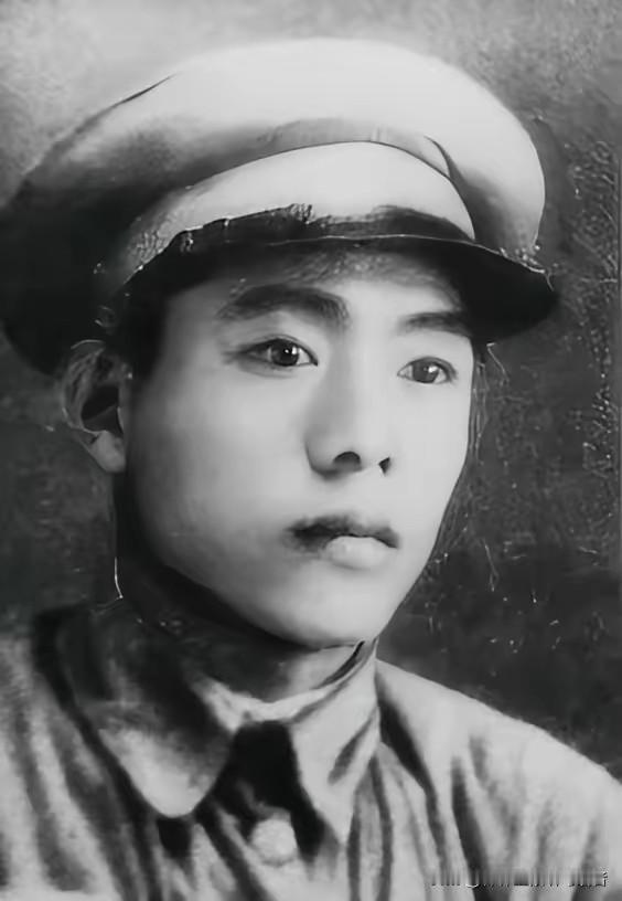 谁能想到，1955年那个寒风刺骨的冬日，山东博山的村口老槐树下，一场本该张灯结彩