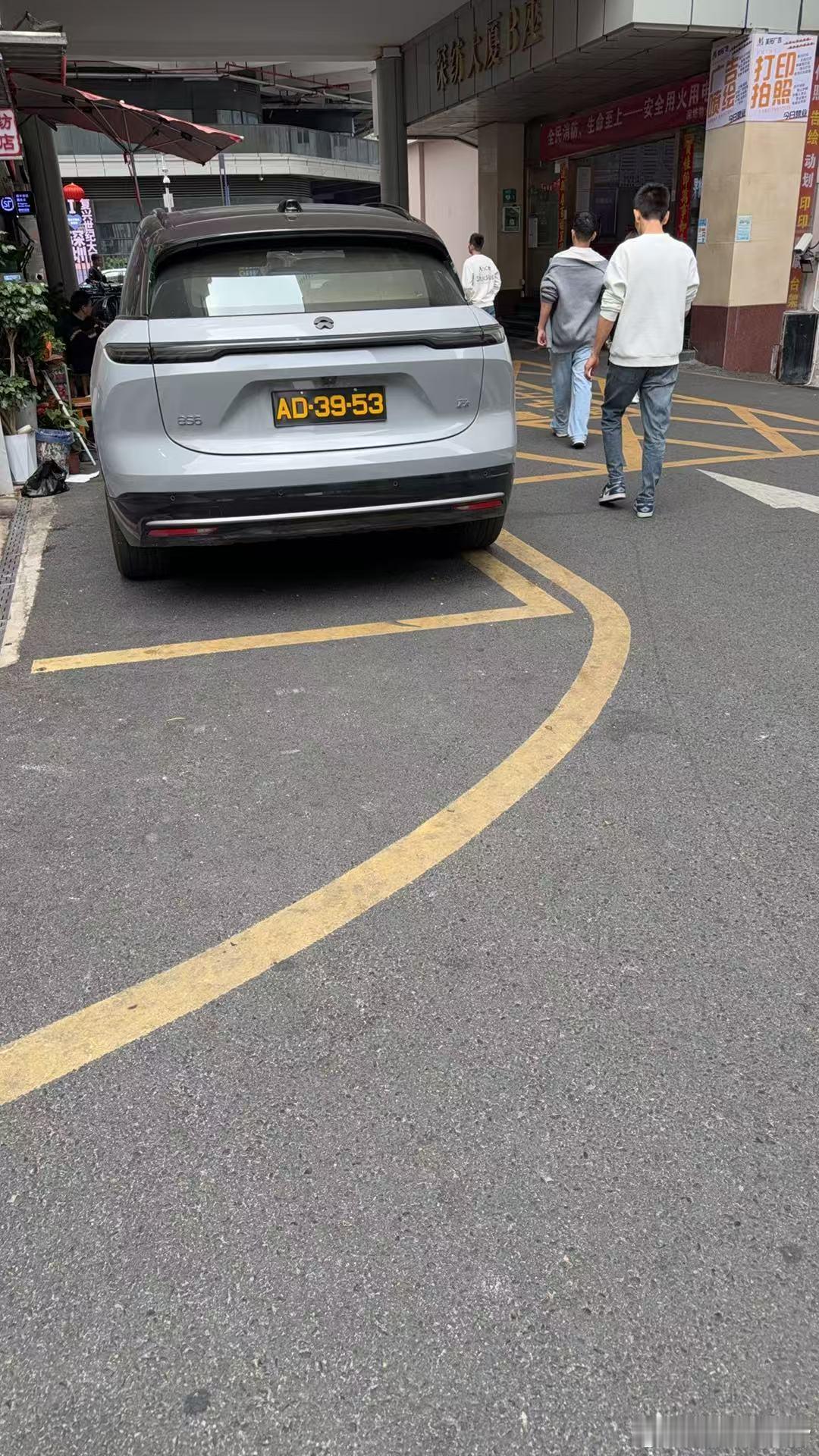 澳门牌的蔚来，看起来是不一样呢蔚来es6我与汽车的日常深圳