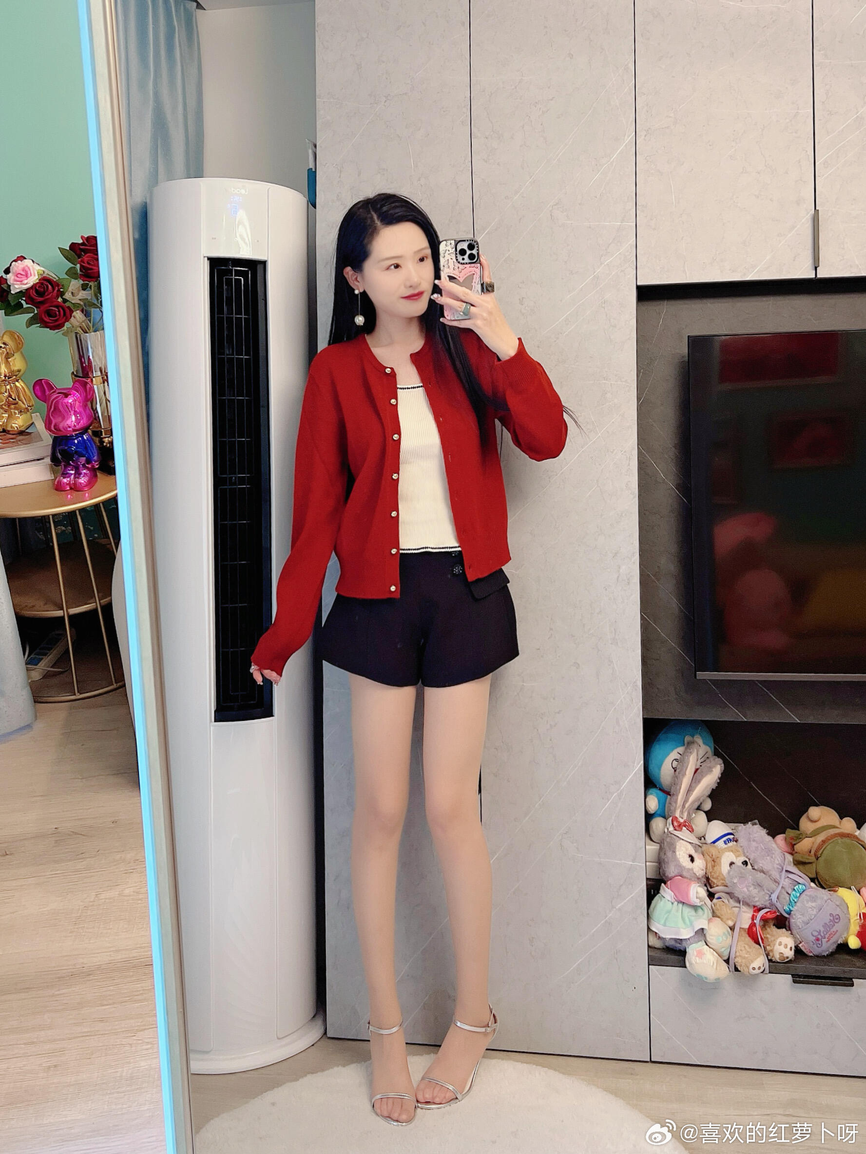 鞋子是不是有点紧，脚趾都挤没了…[捂脸哭]​​​
