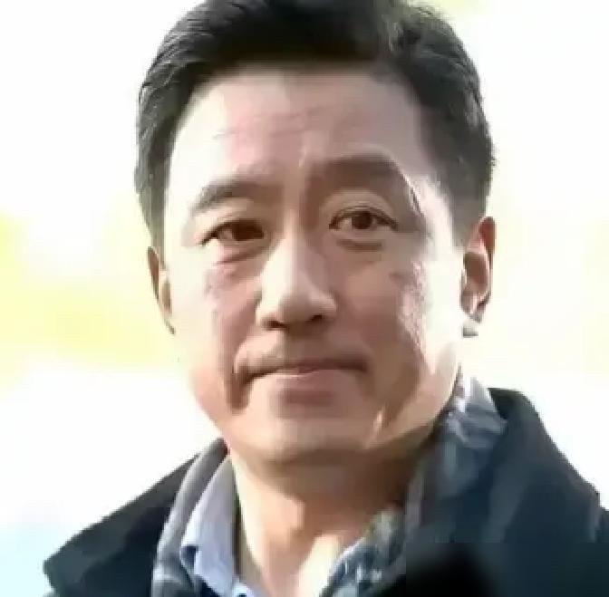 那部封神的《中国刑侦1号案》，背后有个更狠的故事。主角原定演员吴卫东，戏拍了