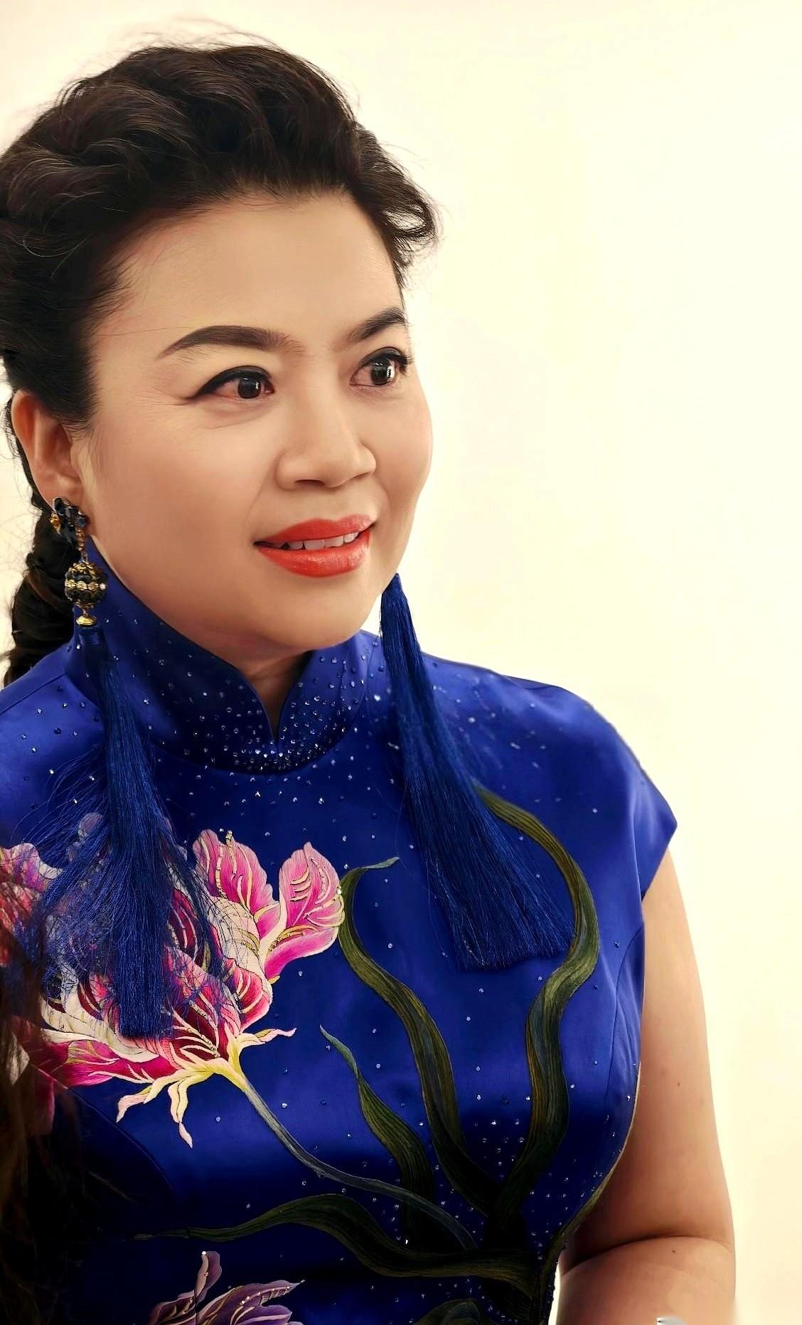 我跟你说，有些人的眼睛，你看一眼，就感觉整个世界都亮了。说的就是张也。那双眼