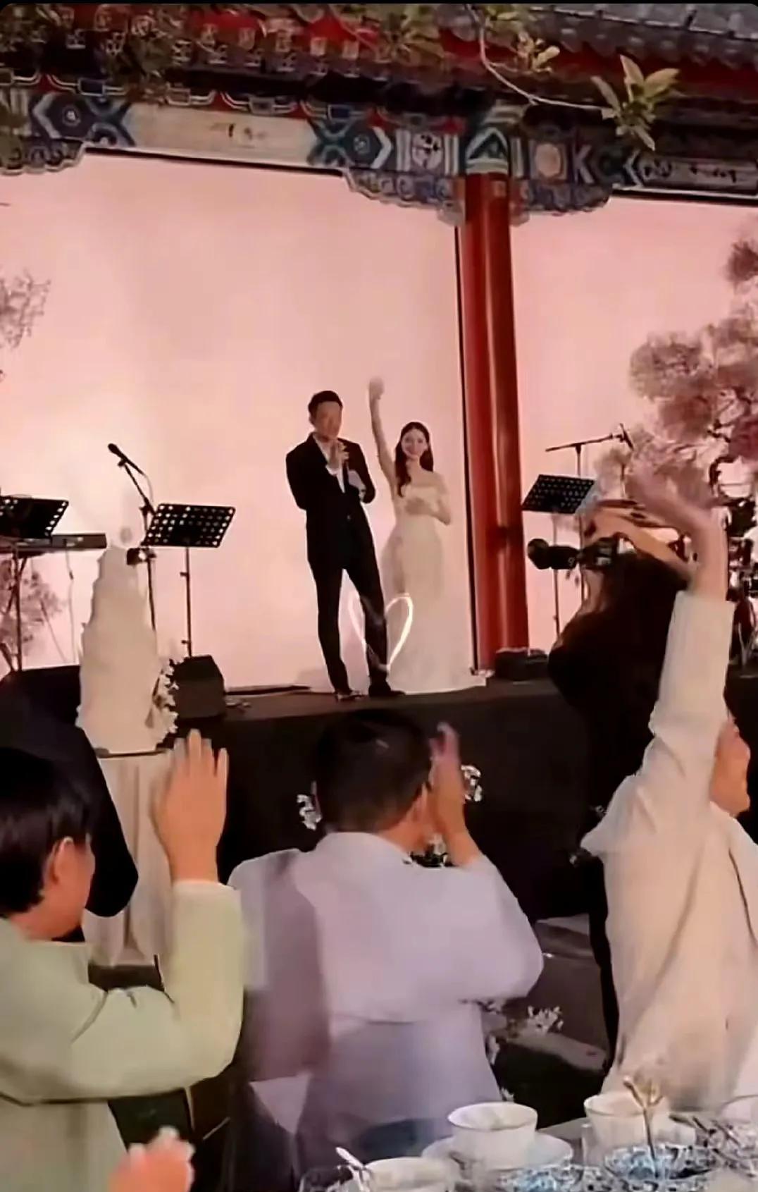 最新！婚礼晚宴小菲、小梅登台了！