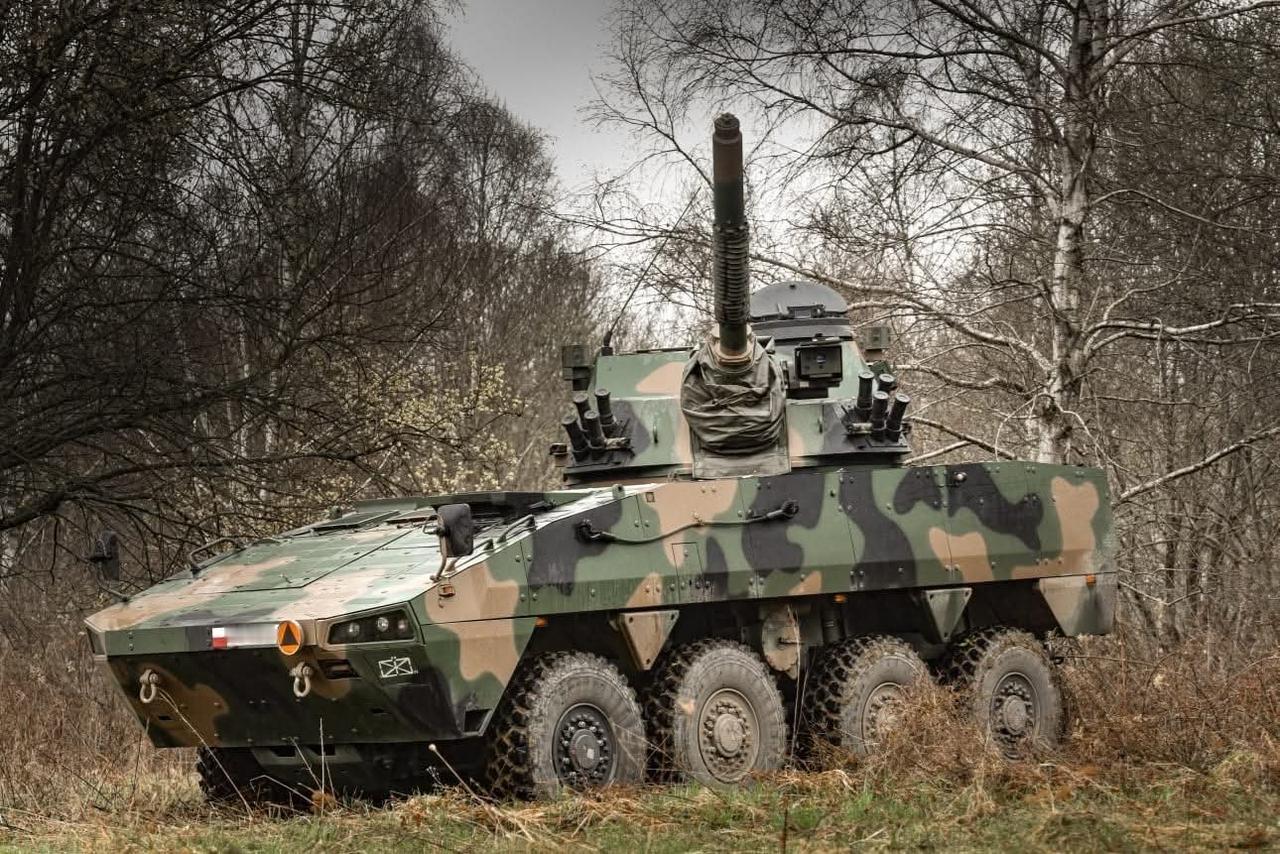 波兰国防军21.波德哈莱射手旅M120Rak自行轮式迫击炮。