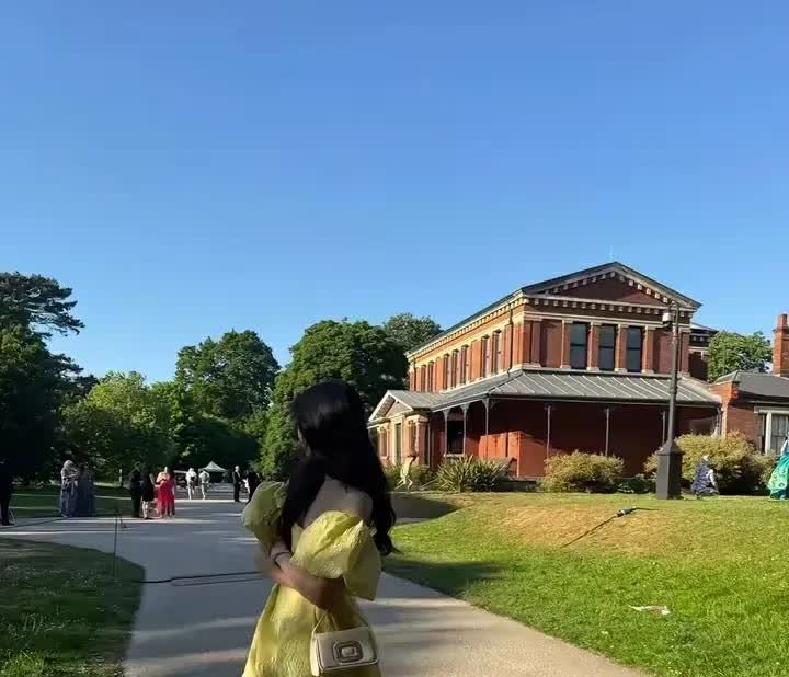 李湘用自己的实力和智慧，向大家诠释什么才是真正的富养女儿。王诗龄小时候，