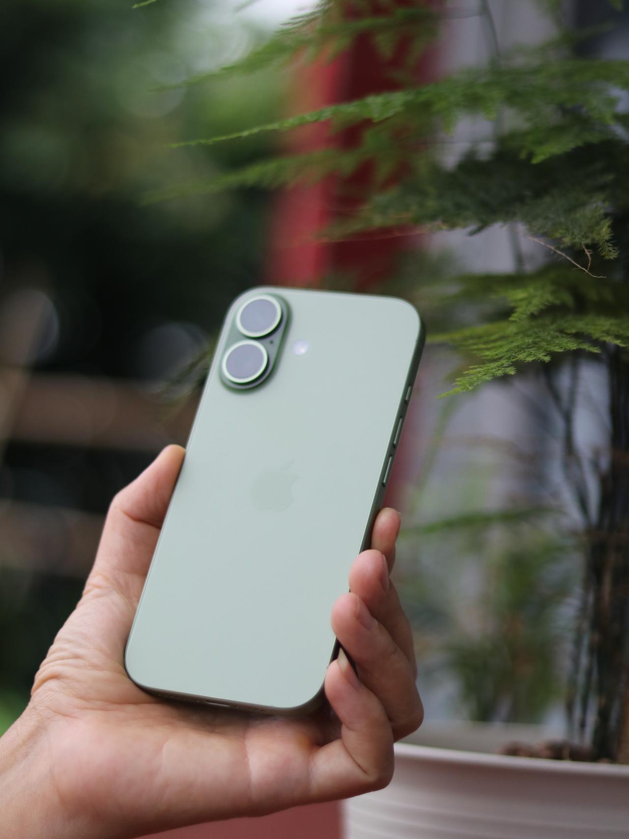 最近用了iPhone17标准版一个月左右的时间了，感觉这款机子在续航表现方面还