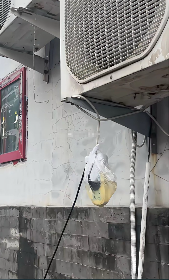 这个用不用敲门提醒一下呢，不会有大的事故吧？​​​