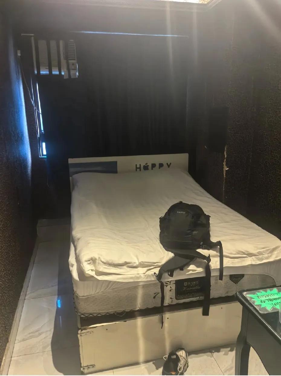 在香港生活的人建议：1.来香港真的不能穷游，有无数五星酒店和亚洲最多的米其林餐厅