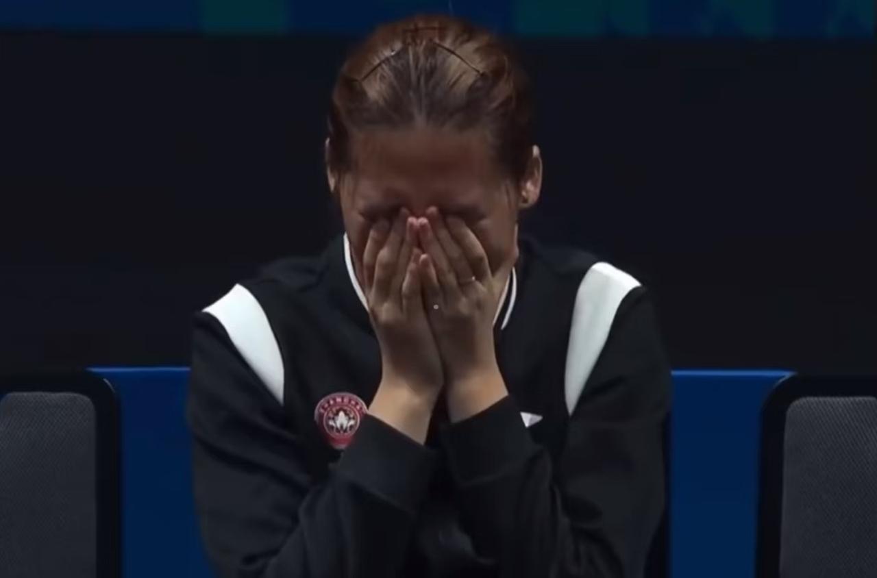 上海女团摘得铜牌后陈熠哭了不是因为高兴激动哭了，而是因为昨天自己女团半决