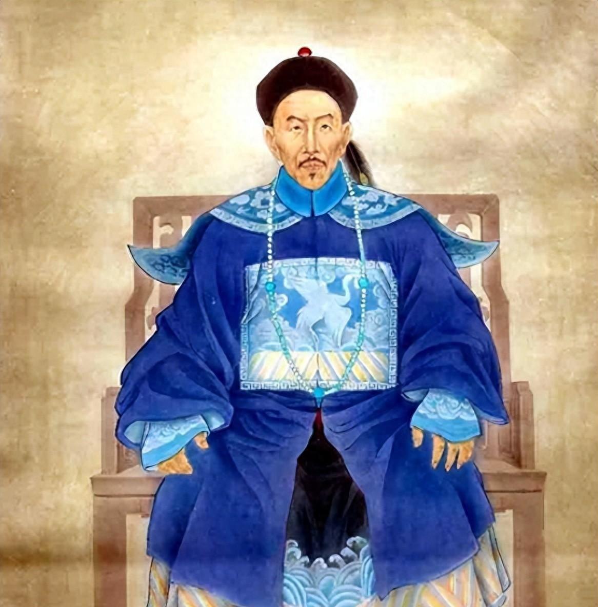 晚清官场有个怪人，外号"活阎王"。他在安庆当众砍了一个副将的脑袋，在合肥把一个总
