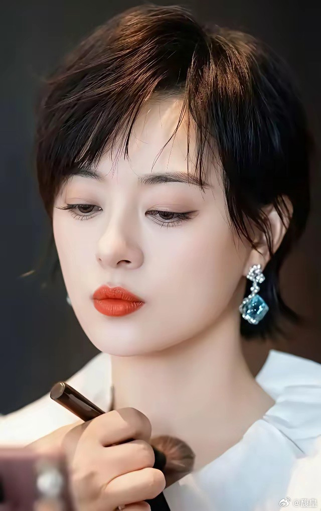金鹤龙的化妆手艺真牛，图上的孙俪至少年轻了十岁