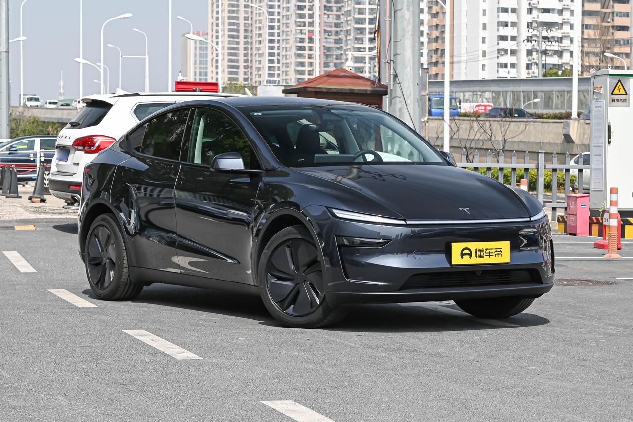 月销量维持在3、4万台，特斯拉ModelY为何这么火爆？在竞争激烈的新能源汽