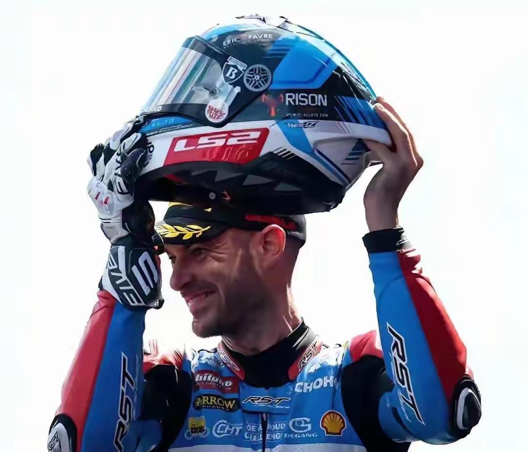 🏆2026年5月16日WSBK匈牙利站，张雪机车德比斯夺冠。领奖台上他把奖杯