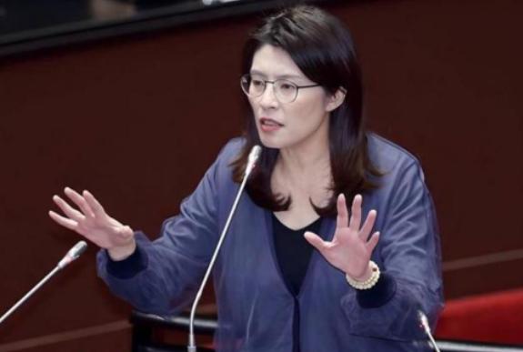 在刚刚过去的数小时内，一则消息震动了两岸。而偏偏在此时，中国国民党主席郑丽文也喊