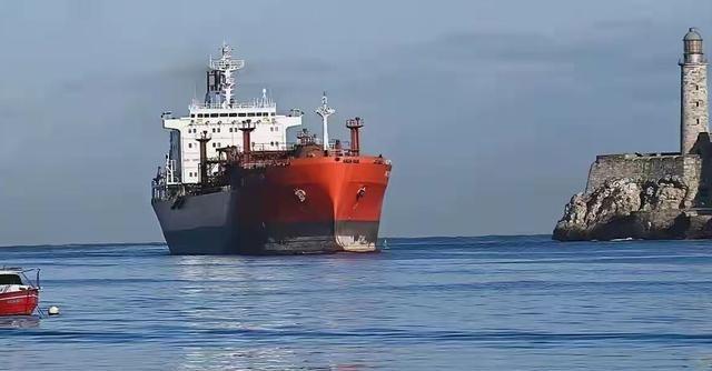 全世界只有俄罗斯能把美帝单边霸权按在地上摩擦，73万吨石油硬闯古巴，这就是冲着美