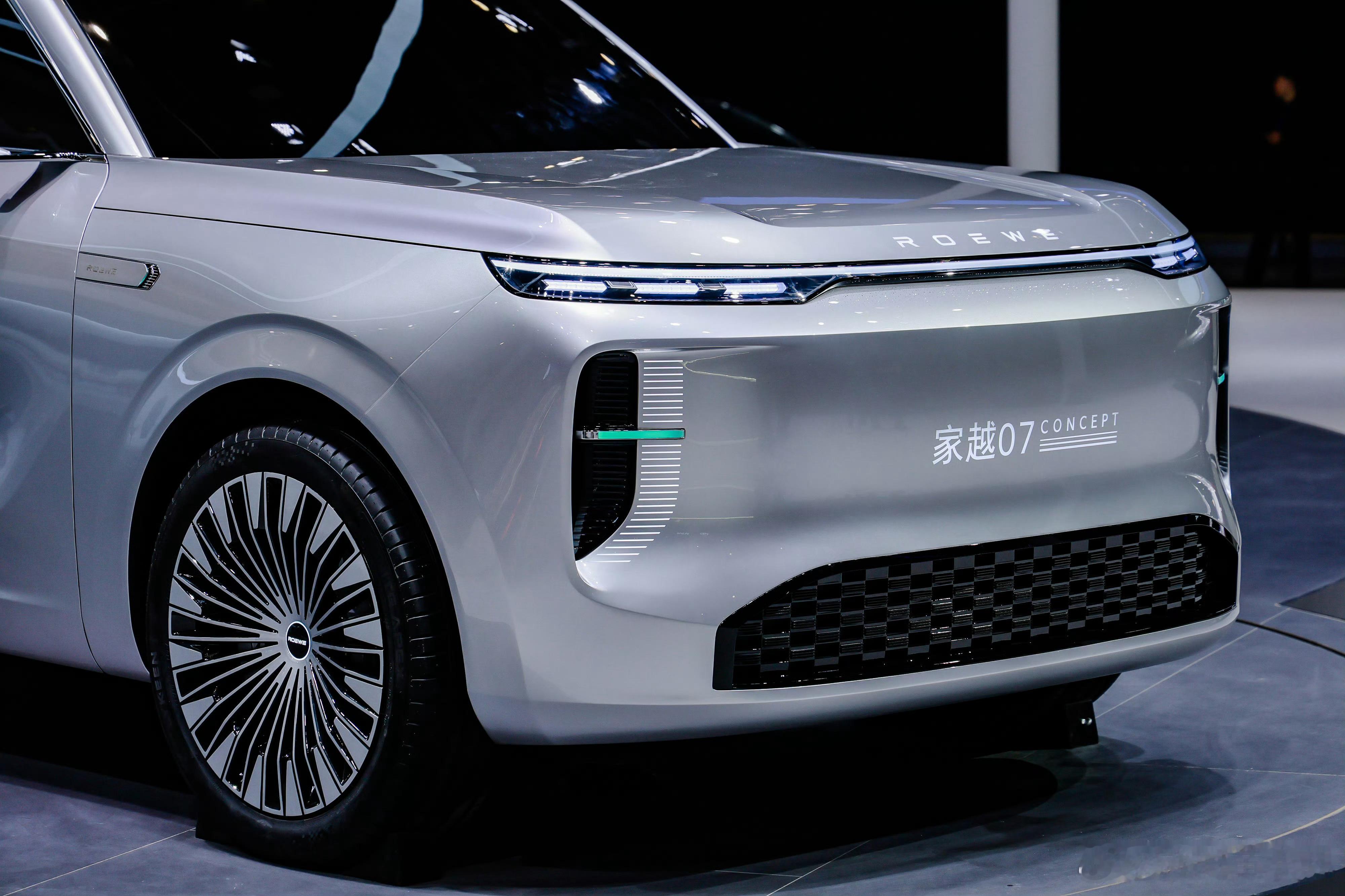 本届北京车展，上汽荣威最重磅的动作当属全新家越序列正式登场，一口气带来家越06/