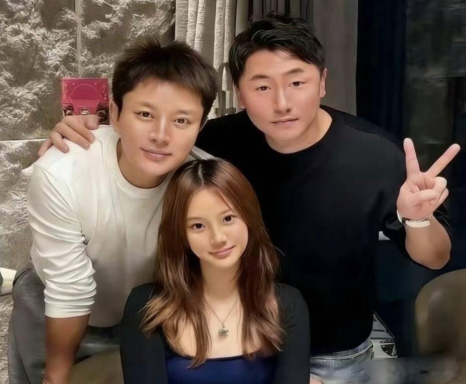 贾乃亮和13岁的女儿！和爸爸好像