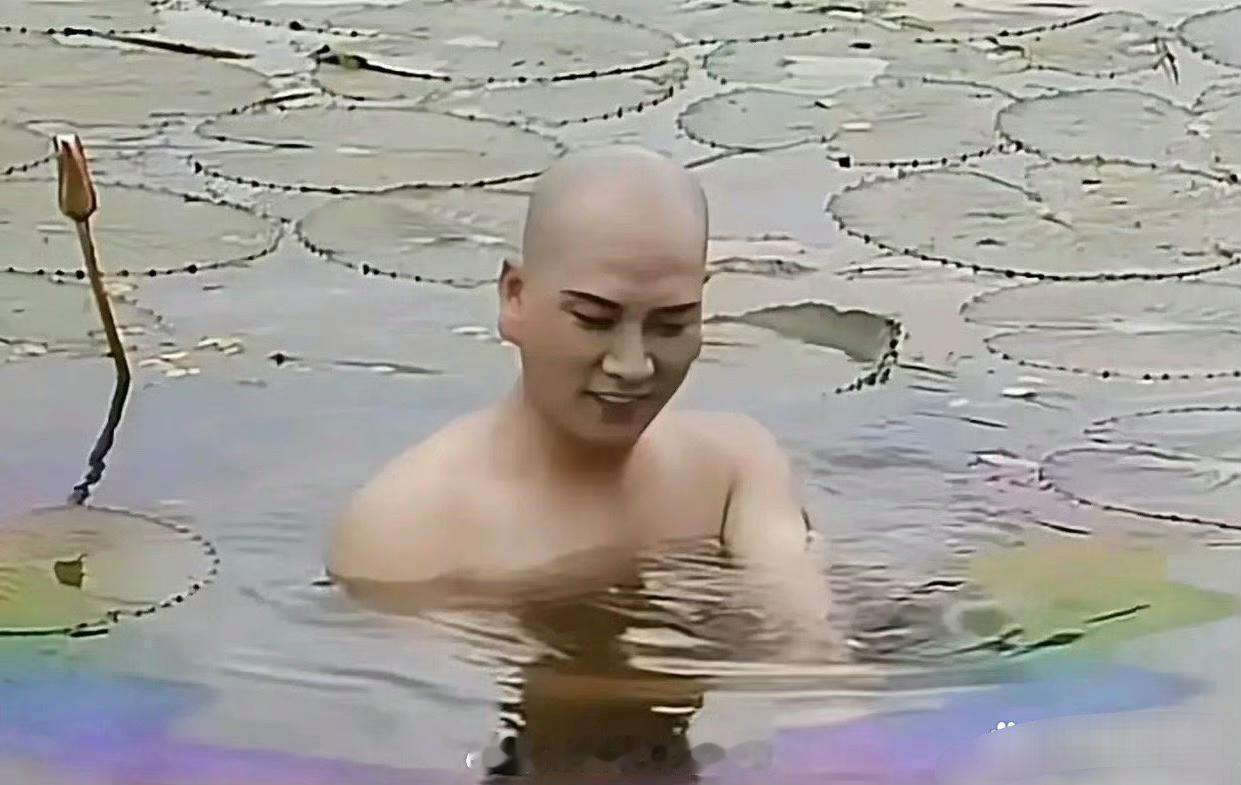 听说唐僧洗澡的时候是为了拍出佛光的感觉，但不好搞，于是加了汽油