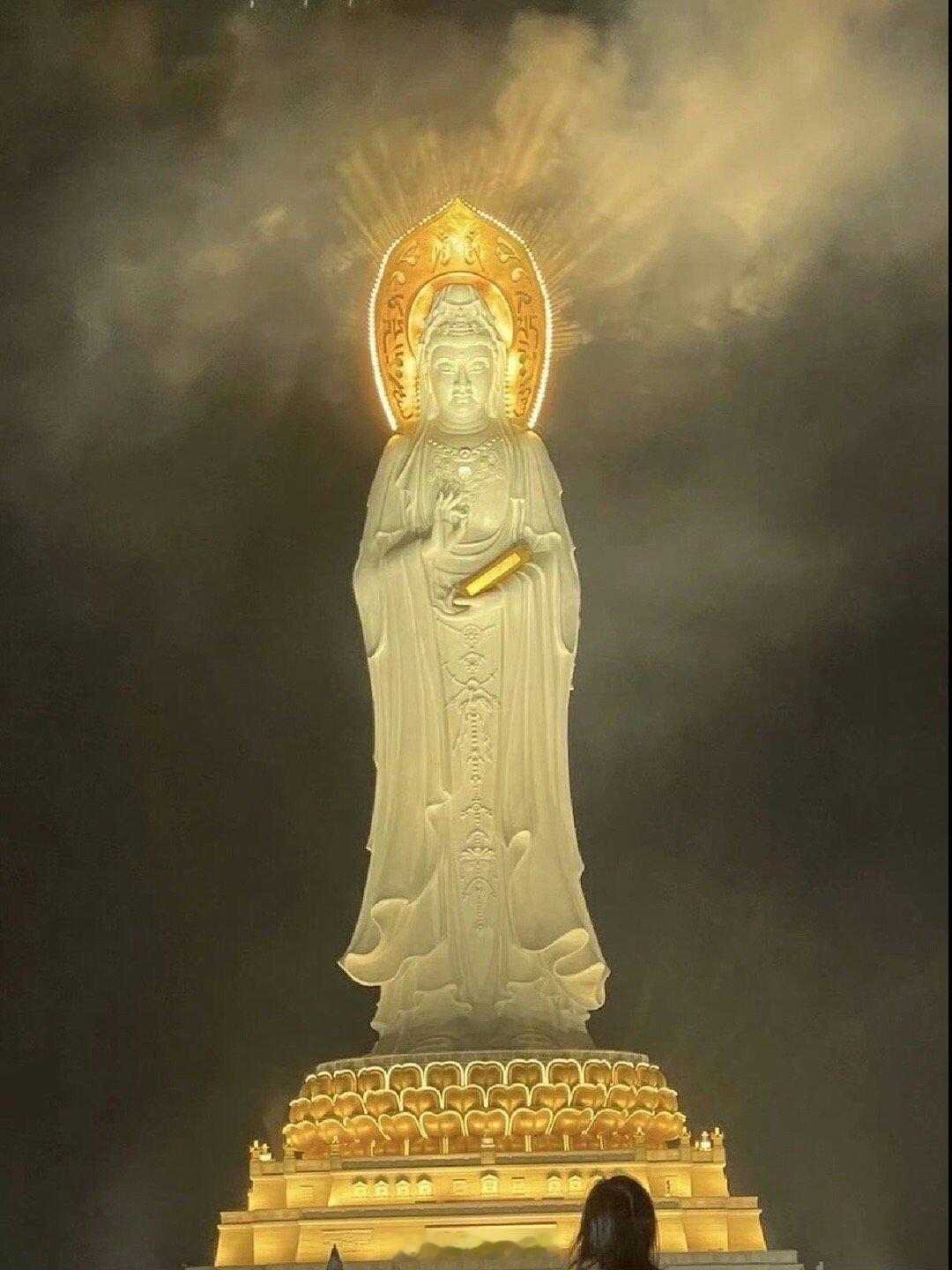 遇见菩萨，不要划走，诚心许个愿。愿平安相伴，所愿皆成真🙏​​​