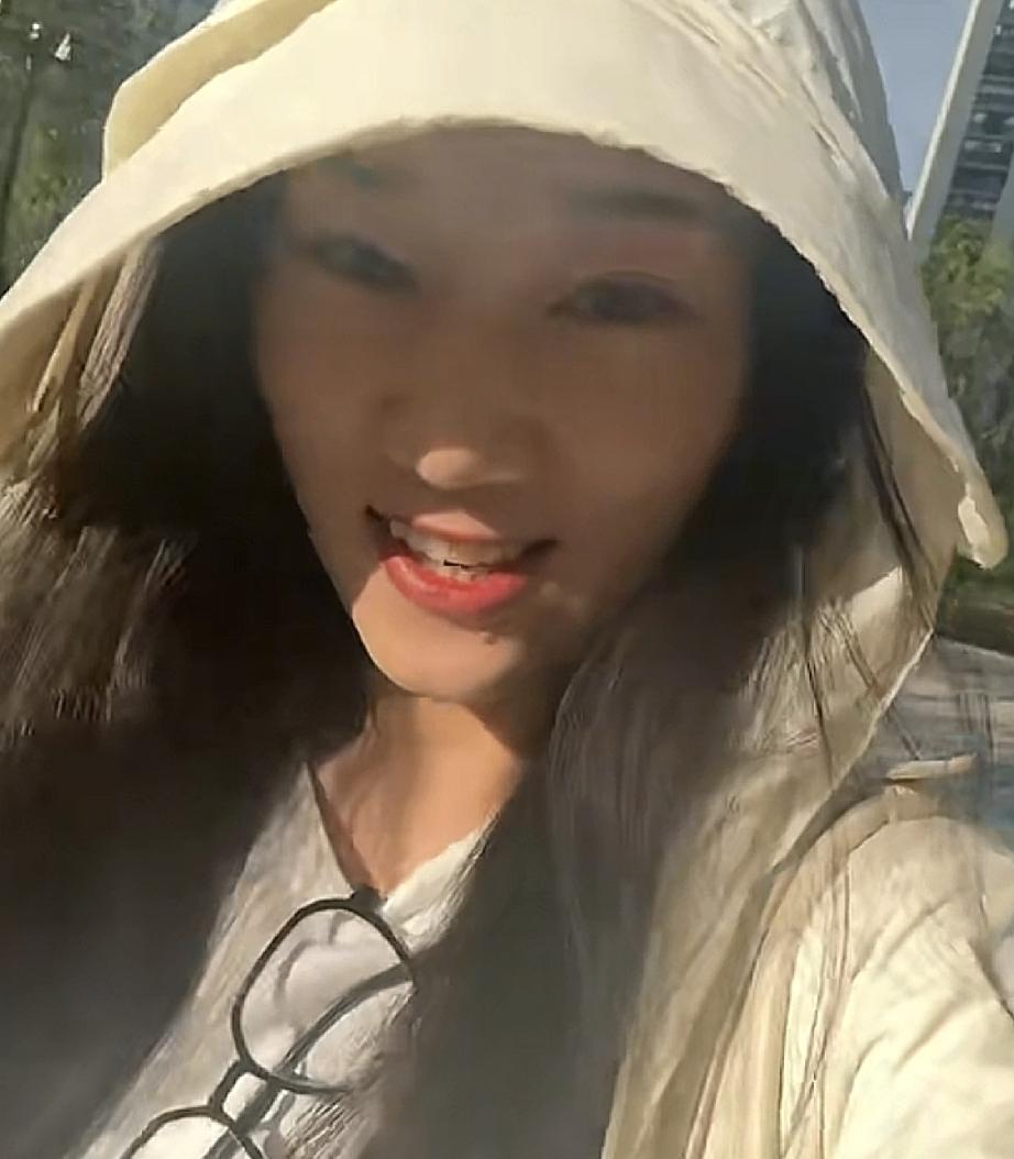 林丽归心似箭已经回到天津送儿子踢足球一辰在车上1句话把人笑翻林丽回复黑粉1句