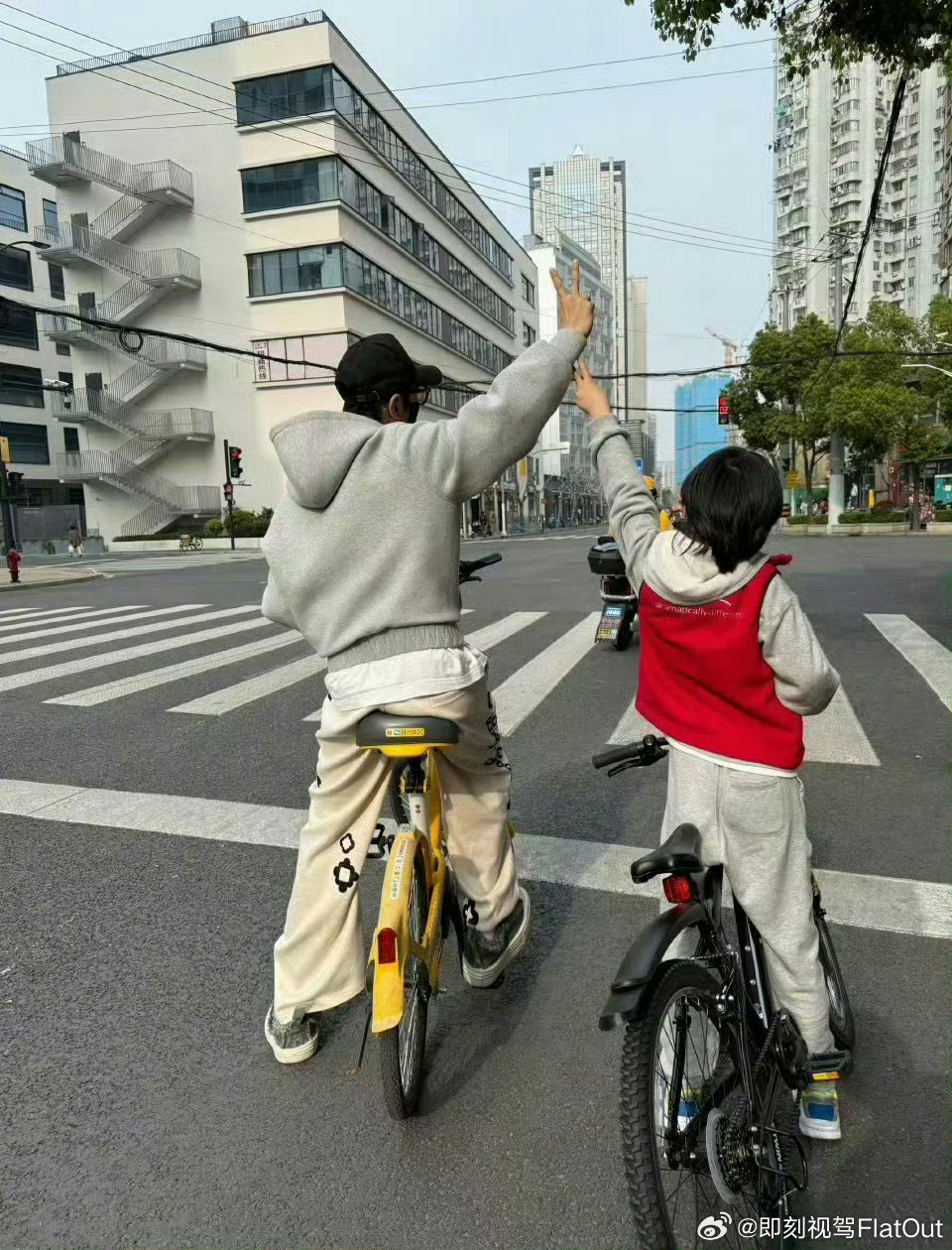 黄晓明已去交警部门接受处罚不只是明星大家都要遵纪守法呀