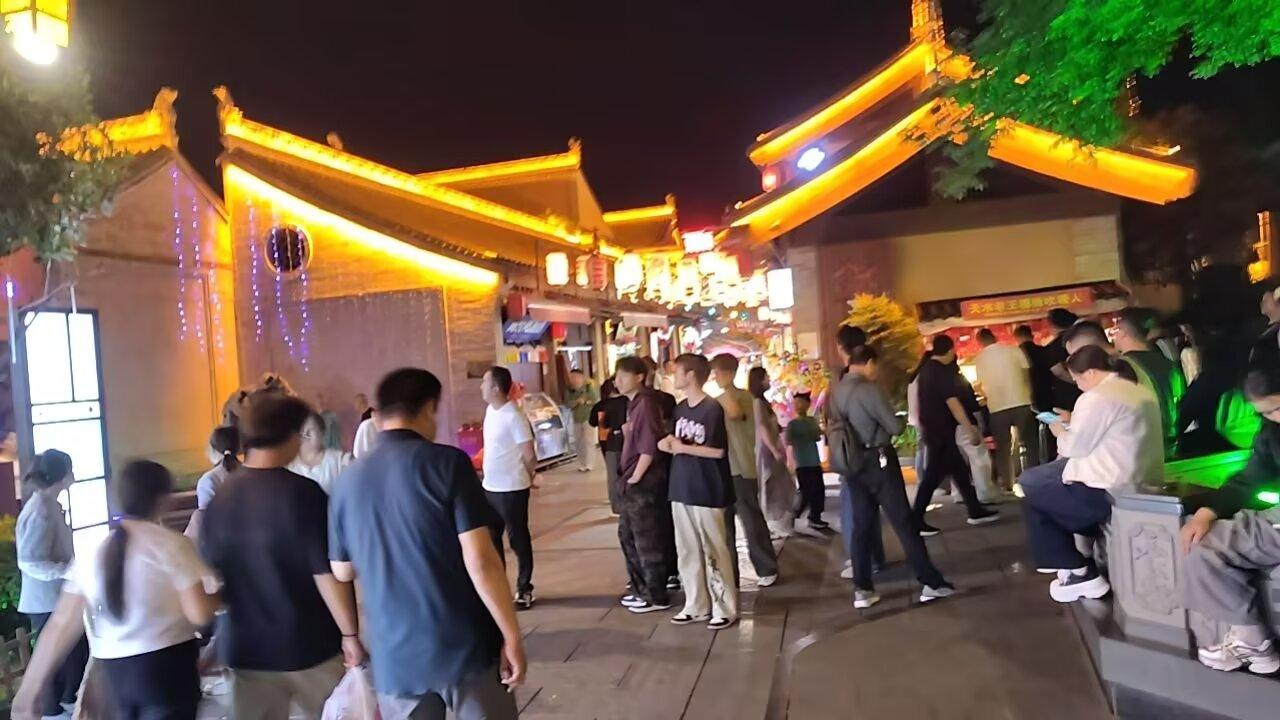 我大伯和三叔都是退休，每个月稳稳拿着几千元退休金。平日里在吃喝上从不对自己吝啬，