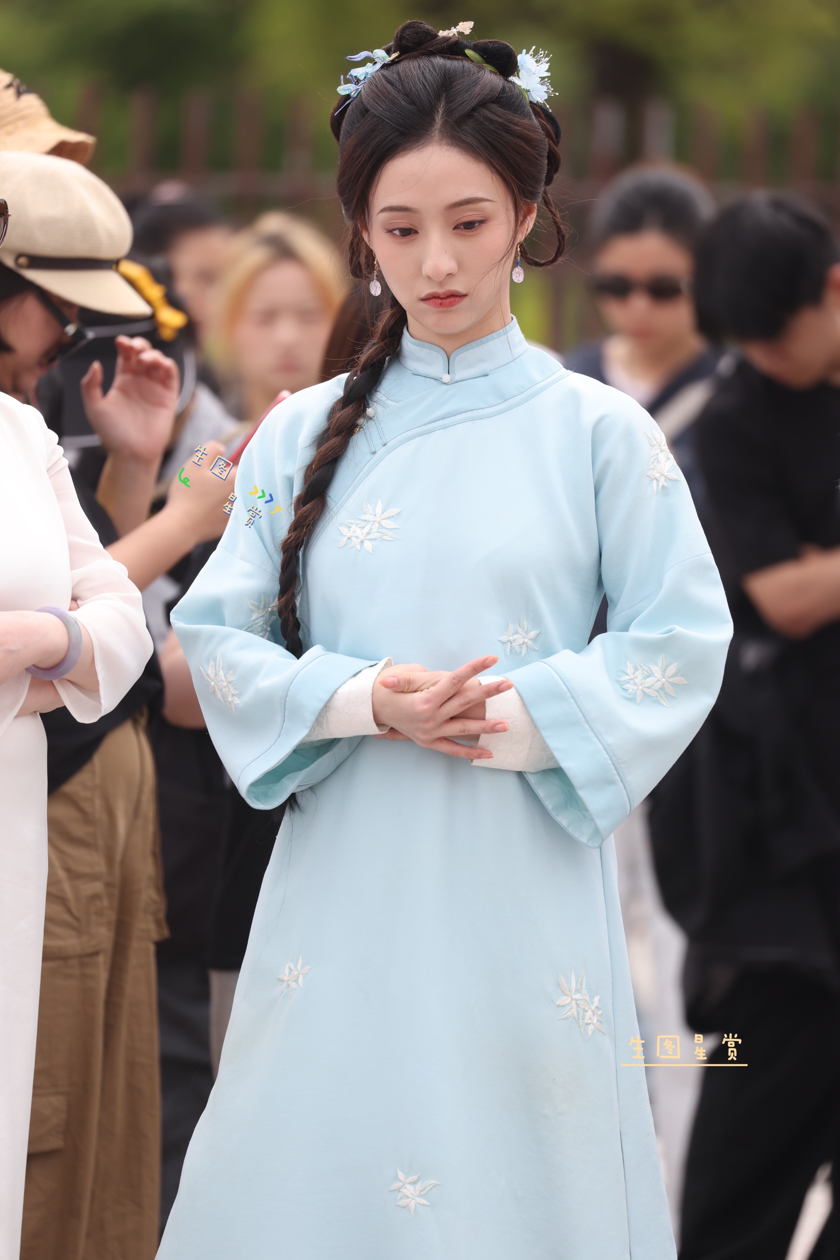 胡连馨250529短剧还珠横店开机，古装小胡清雅丽质，俏皮到了胡连馨林