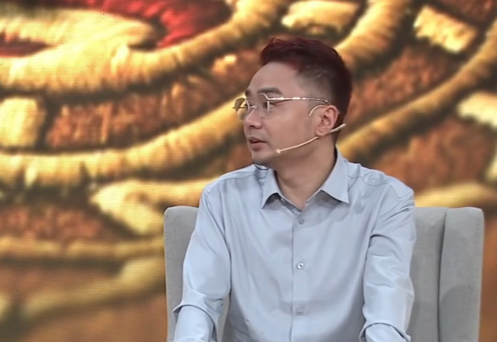 Sylar和新三蛆直播聊八王离队的相关情况眼哥说队内出现了不信任教练的问题，在没