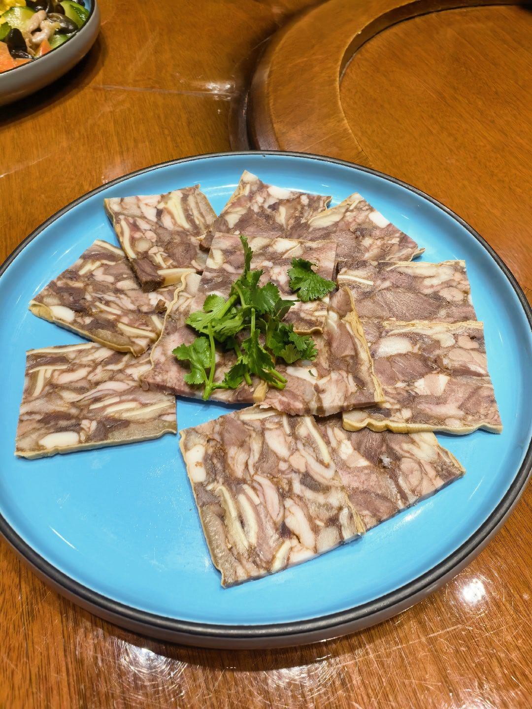 又是这家餐厅好多俄罗斯人